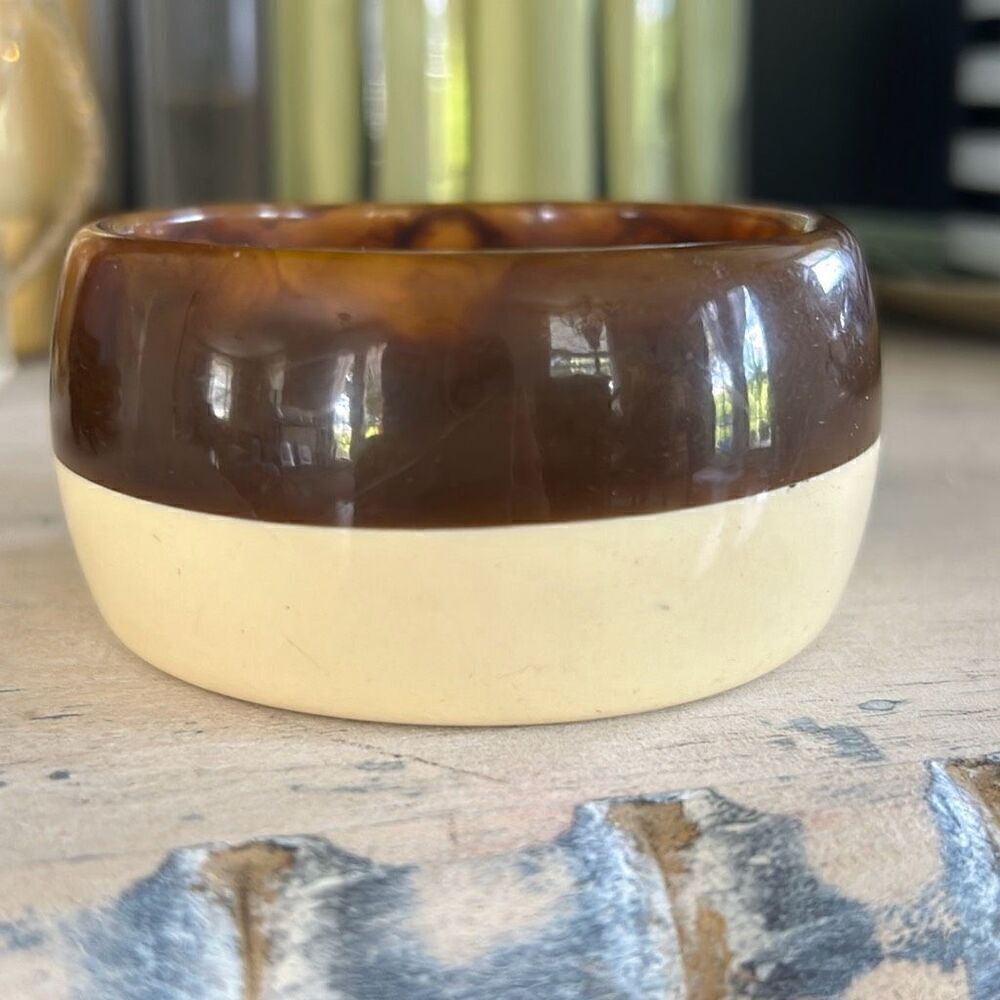 Vintage lucite two toned bracelet cream brown bangle bracelet